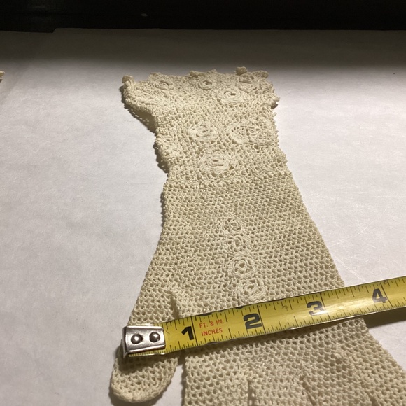 Victorian vintage crochet gloves Longer style - Picture 4 of 10